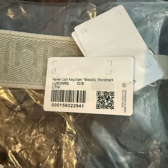 SOLD 🆕 Lululemon Never Lost Metallic Wordmark Keychain - Picture 7 of 7